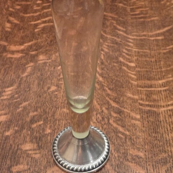 Vintage Duchin Creation Sterling Base With Etched Flowers on Ruffled Glass Vase - Picture 4 of 11